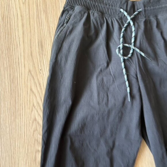 ** Athleta Trekkie Straight Crop Black Size 4P Petite - Picture 5 of 10